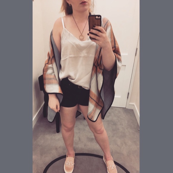 Meet your Posher, Emily - Picture 2 of 7